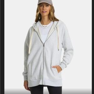 Vuori restore hoodie in light grey